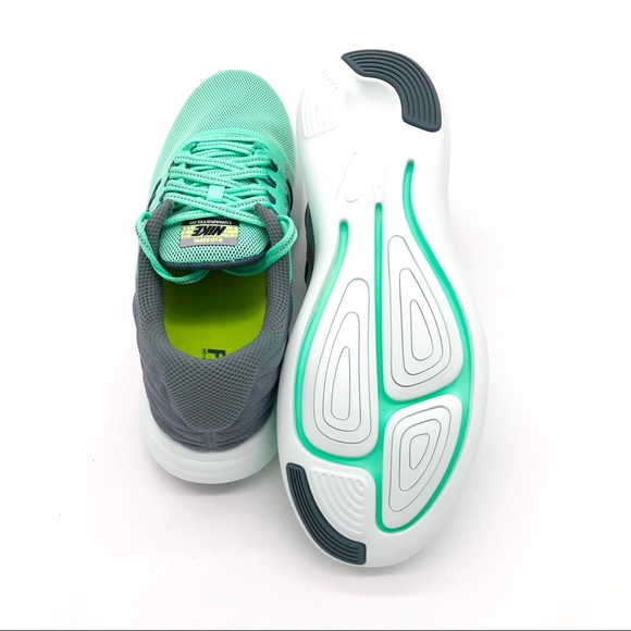 ♥️ NEW! W NIKE LUNARSTELOS SHIELD RUNNING SHOE - Picture 2 of 6